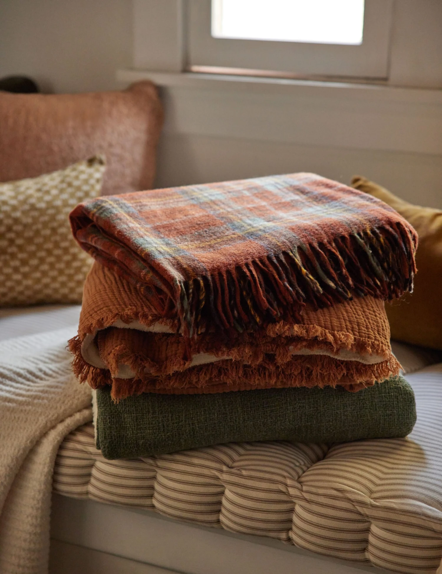 Alaia Sherpa Throw By House No. 23 - Image 8