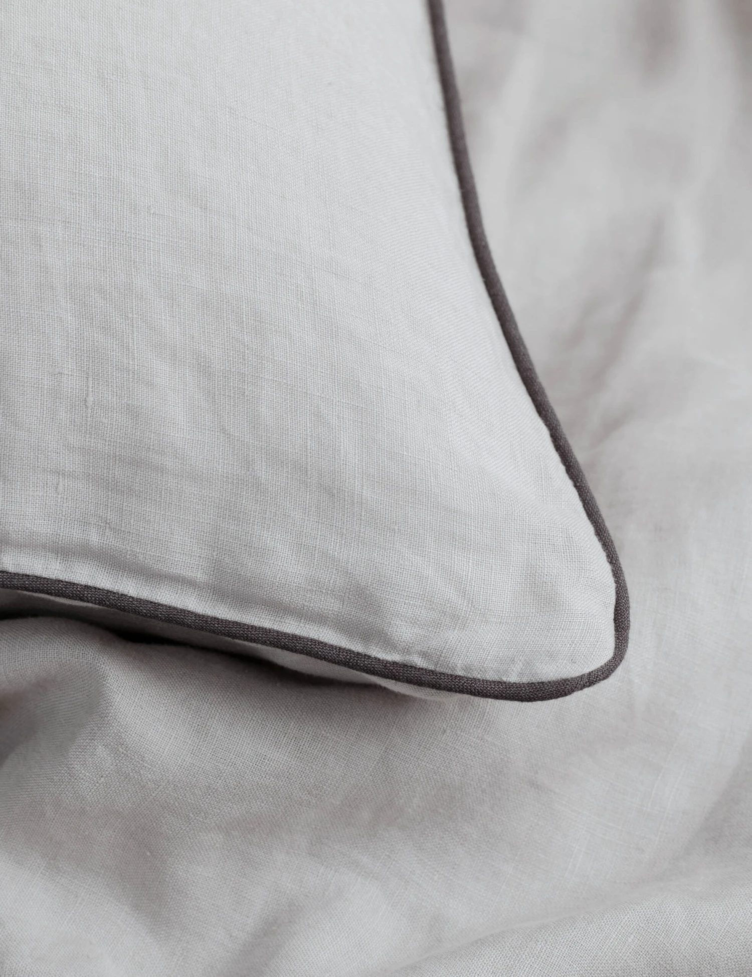 European Flax Piped Linen Euro Pillowcases (set Of 2) By Cultiver - Image 4